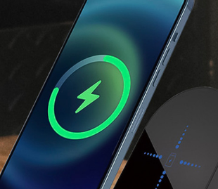 节省占用空间的三合一充电座